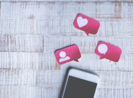 Do Influencers need Distant Assistants
